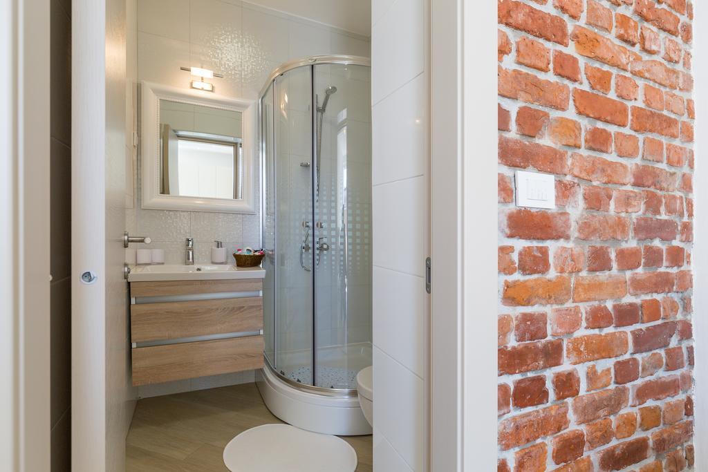Appartement Boutique With Balconies, In Walking Distance To The Sea *