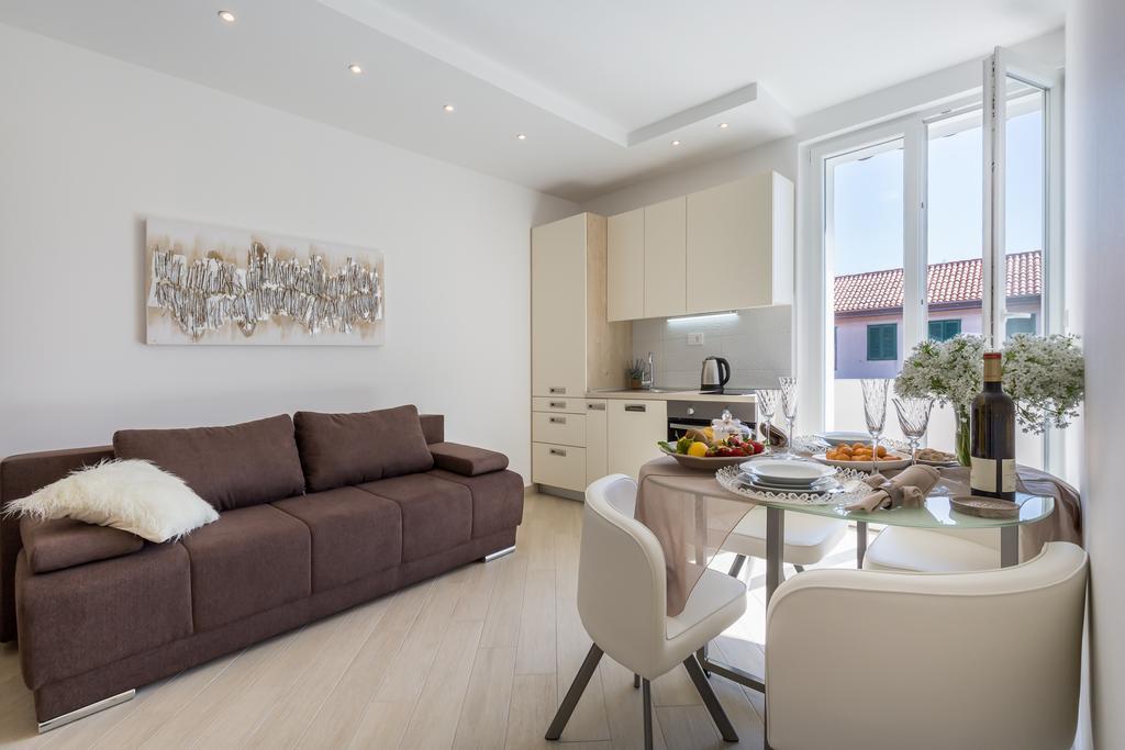 Appartement Boutique With Balconies, In Walking Distance To The Sea *